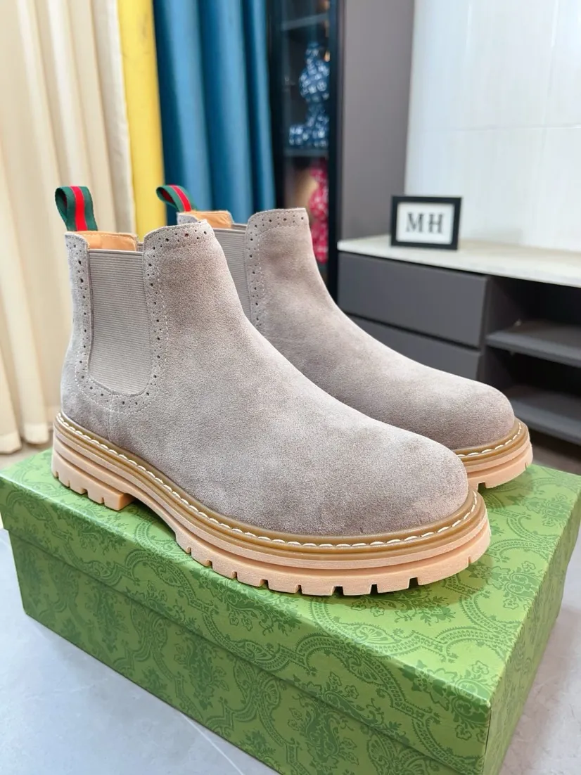 Men's shoes 💰540🌸🌸 (GUCCI) [cow lining plus velvet optional] [can be made without standard] New product Martin boots imported from Canada with full top layer high mercerized frosted fabric, punched using 3D digital technology, high-end and classy, ​​versatile to wear, full of three-dimensionality, close pictures will make you obsessed with the leather. You can't extricate yourself ~ the best on the market.          Fabric: Cowhide/Embossed Lining: Cowhide.          Please make a note when placing an order, sizes: 38-44 (37, 45, 46 can be customized and cannot be returned or exchanged) 5 colors available; black, gray, khaki, coffee, and earthy yellow